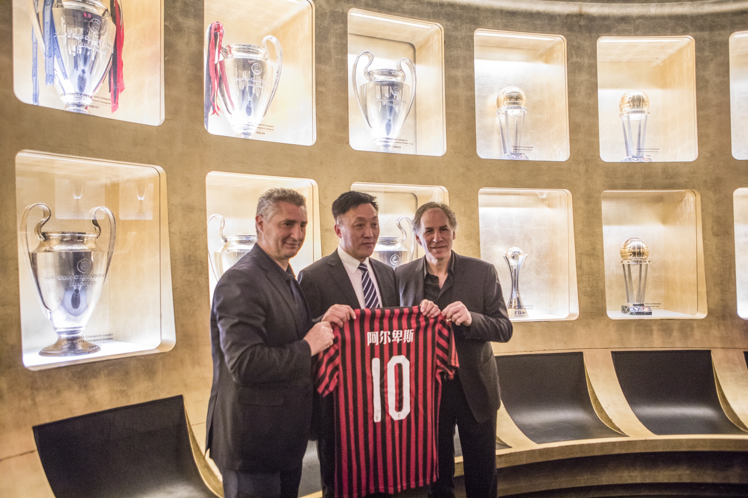 南美强队阵容大升级（南美劲旅阵容全面焕新）