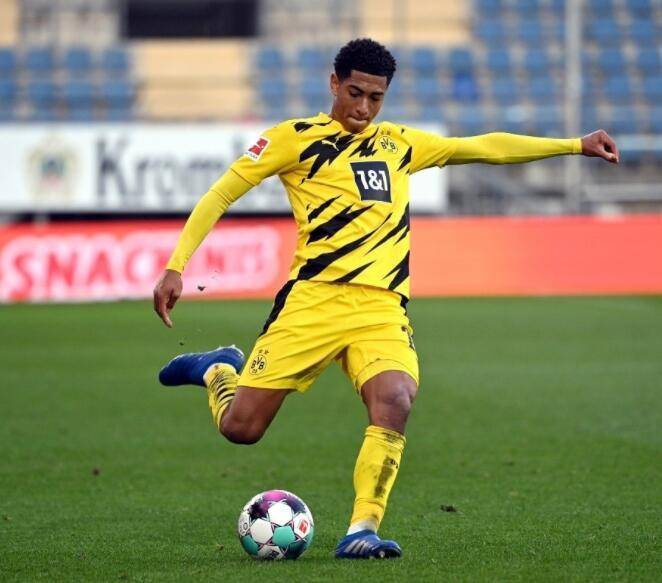 莱万压哨破门帮助巴萨取关键三分（莱万读秒绝杀助巴萨拿下宝贵三分）