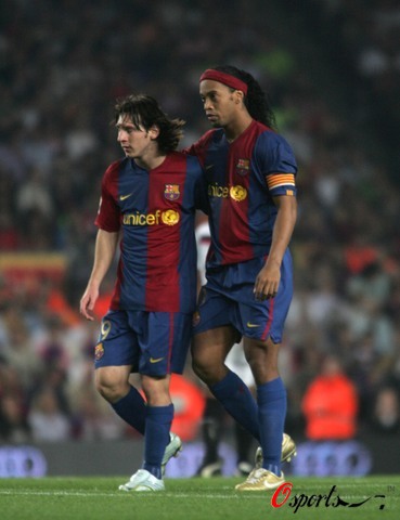 步行者和公牛均陷入困境，争夺季后赛资格，形势严峻。（步行者与公牛状态低迷，季后赛门票之争愈发艰难）