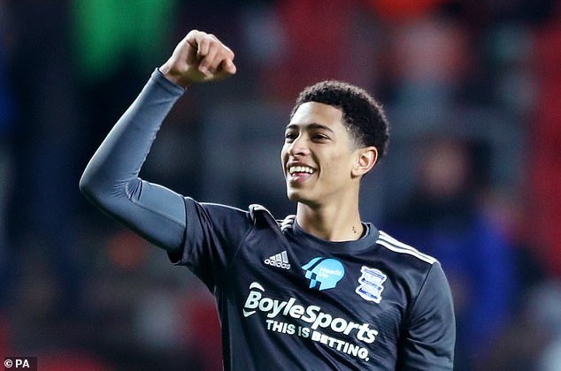 皇马后卫伤6个停2个，下轮西甲或只有2名正印一线队后卫可用（皇马后防告急：六伤两停，下轮西甲或仅剩两名一线队正印后卫可用）