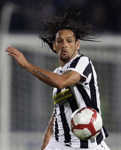 你们猜猜巴扎黑最喜欢带哪顶帽子？（猜猜看，巴扎黑最钟爱哪顶帽子？）