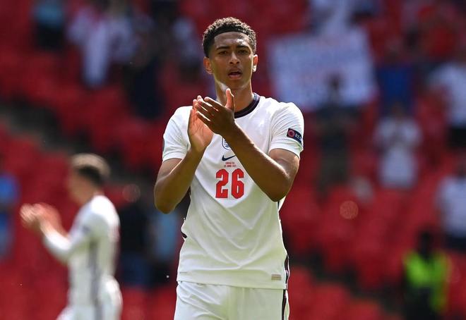 攻击方式似曾相识，皇社球迷骂屡次出格的苏契奇有唐氏综合征（攻击方式再现，皇社球迷对屡次出格的苏契奇发表歧视言论）