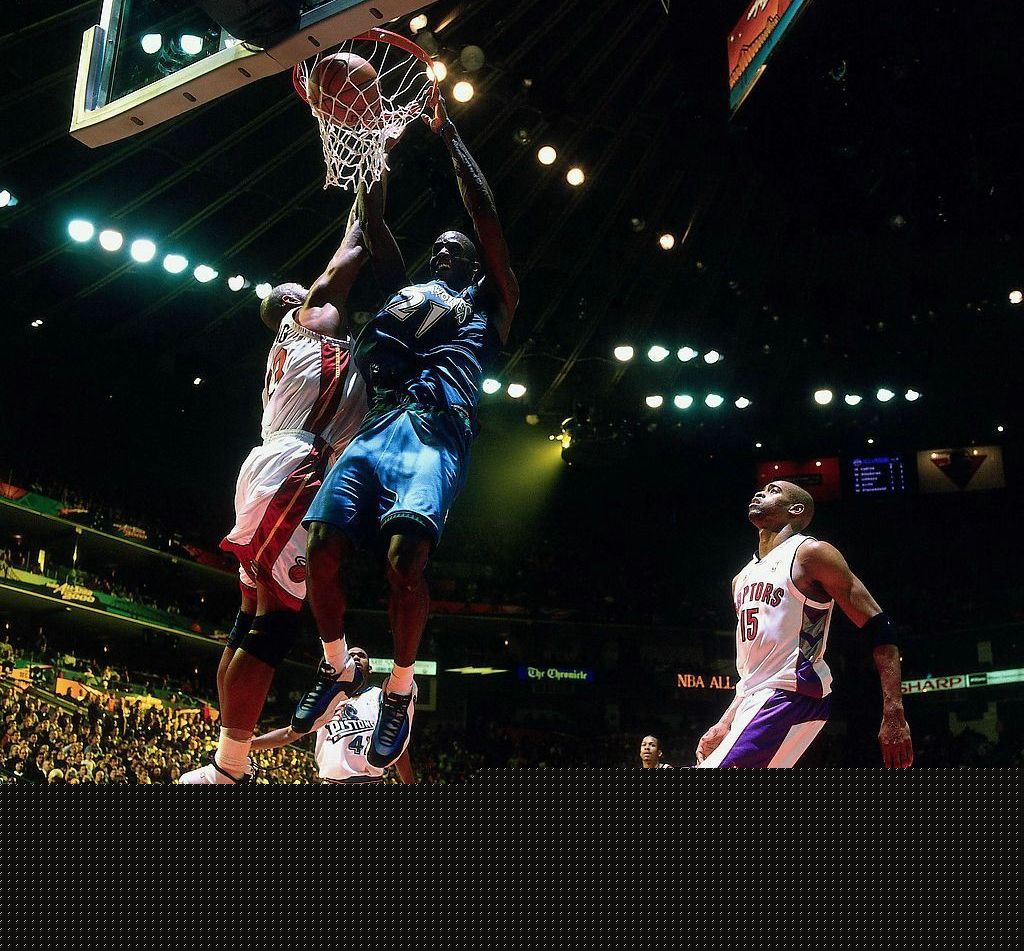 曼联在传闻中受到“特殊”德甲边锋的诱惑，内部人士透露他被告知要拒绝转会（曼联据传看上“特别”德甲边锋，知情者称球员已被建议拒绝加盟）