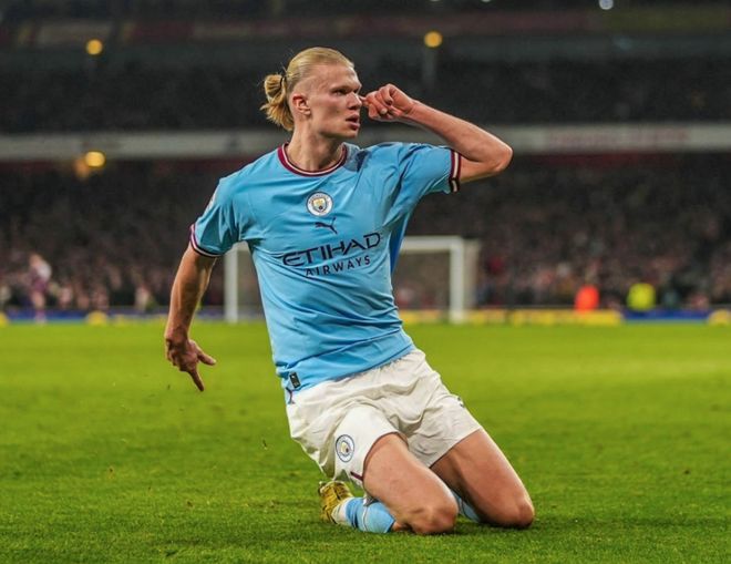 武汉三镇官宣：30岁前国脚合同到期离队，接近加盟中超第8（武汉三镇官宣：30岁前国脚合同期满离队，或将加盟中超第8名球队）