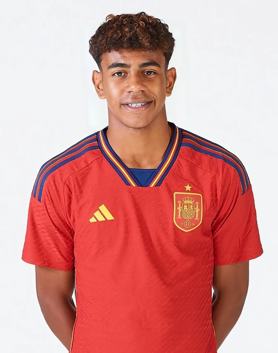 玻利维亚杯发生大规模斗殴，17人被罚下，警方被迫使用催泪瓦斯（玻利维亚杯爆发群殴：17人被罚下，警方动用催泪瓦斯）