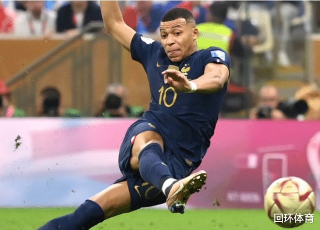 这些明星，两边死对头的球衣都有……（这些明星，把宿敌双方的球衣都集齐了）