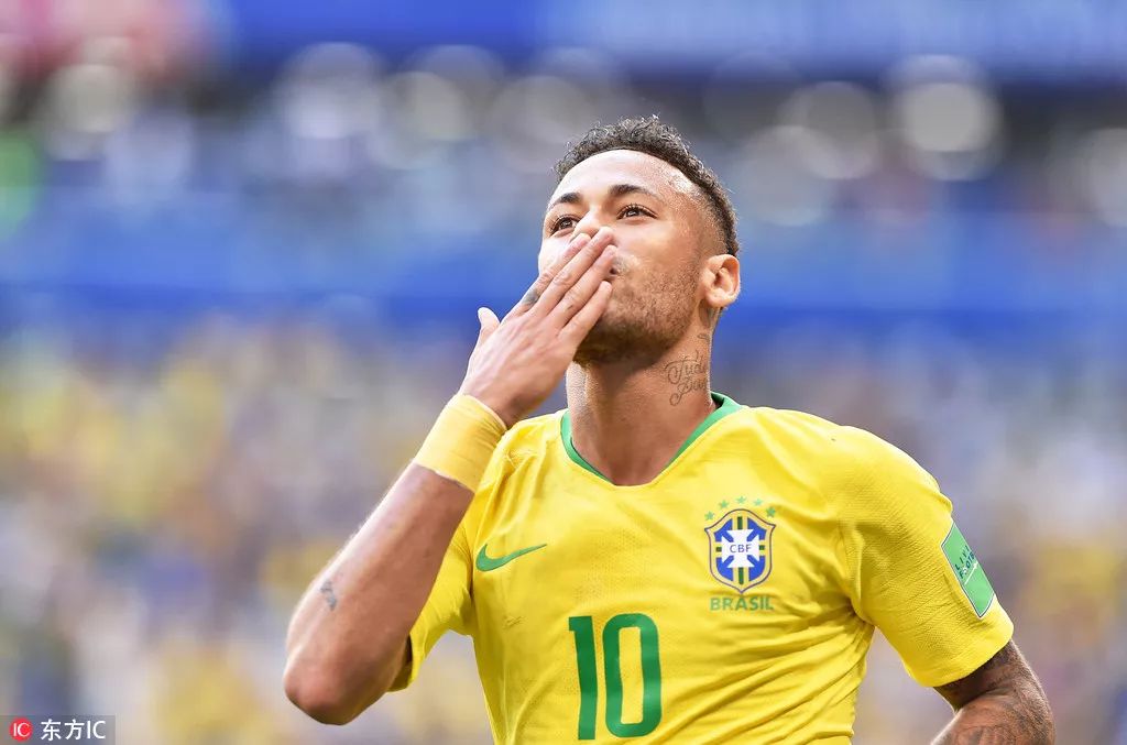 梅西开启“断联模式”：回老家过圣诞，为2026蓄力（梅西暂别喧嚣：回阿根廷过圣诞，蓄势备战2026）